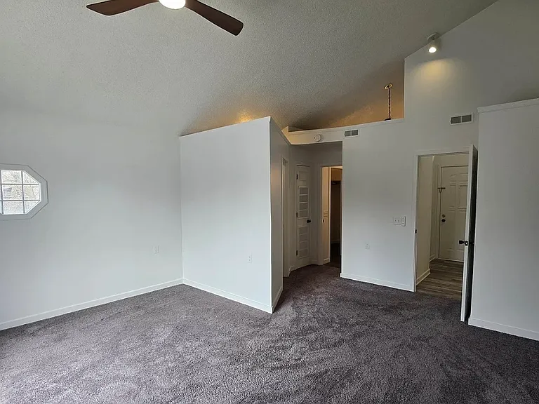 720 Boulevard St — Photo 10