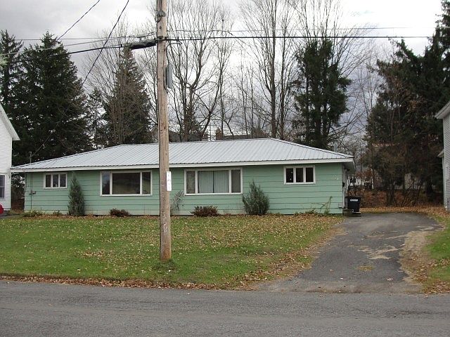 2nd image of 2 1/2 Spring St