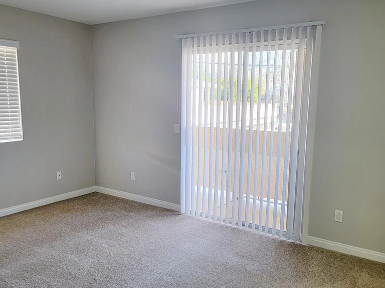 715 B St #14 — Photo 17