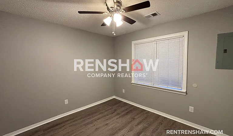 893 Pearce St — Photo 2