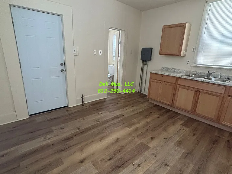 527 N Lemcke Ave — Photo 7