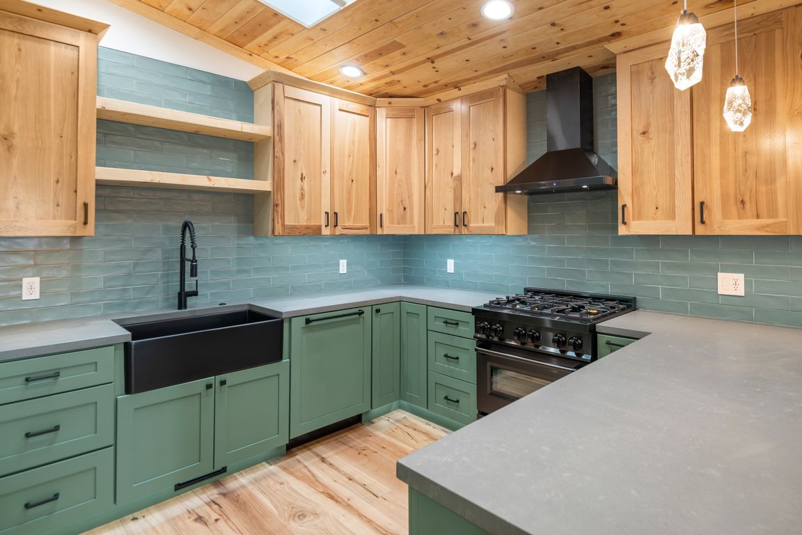 next background image