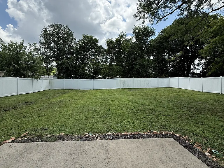 255 Illinois Ave — Photo 17