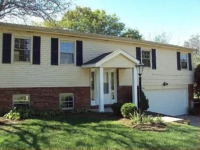 3049 Hickory Ln photo 1