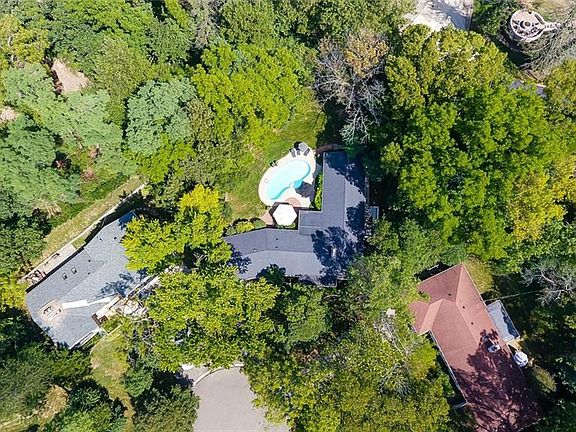 4th image of 409 Oakmead Pl