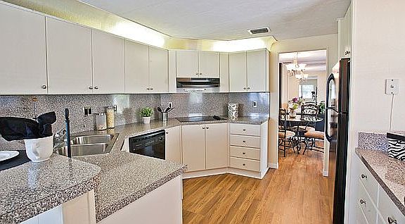 Virtually staged dining room