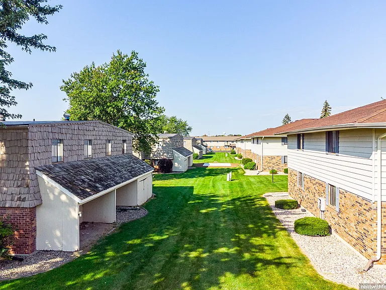 EVERGREEN PLACE — Photo 38