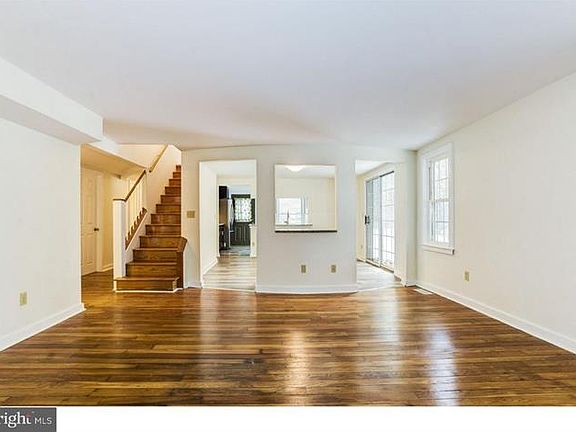 4th image of 151 W Greenwood Ave