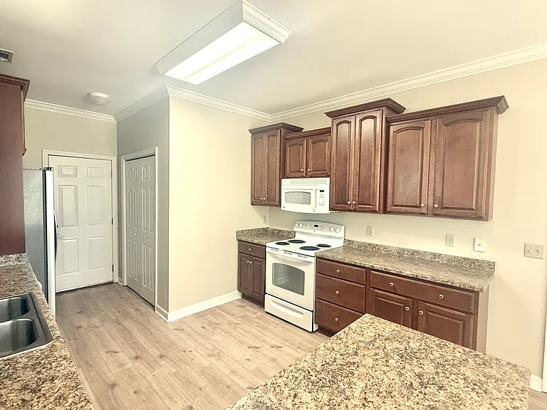 335 Pine Loop Cir — Photo 6