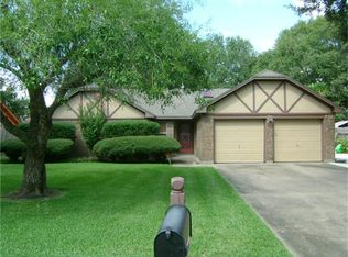 14 Holly Ln, Bay City, TX 77414