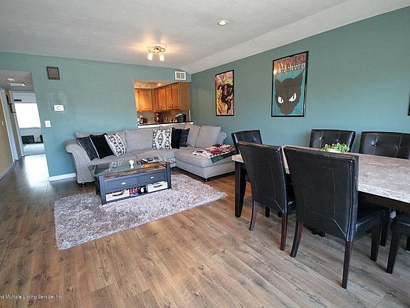 5th image of 24 Abingdon Ave #22A