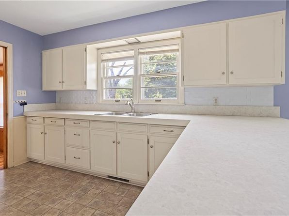 723 E Walnut St, Rich Hill, MO 64779