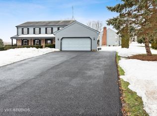 1025 Gaslight Dr, Algonquin, IL 60102