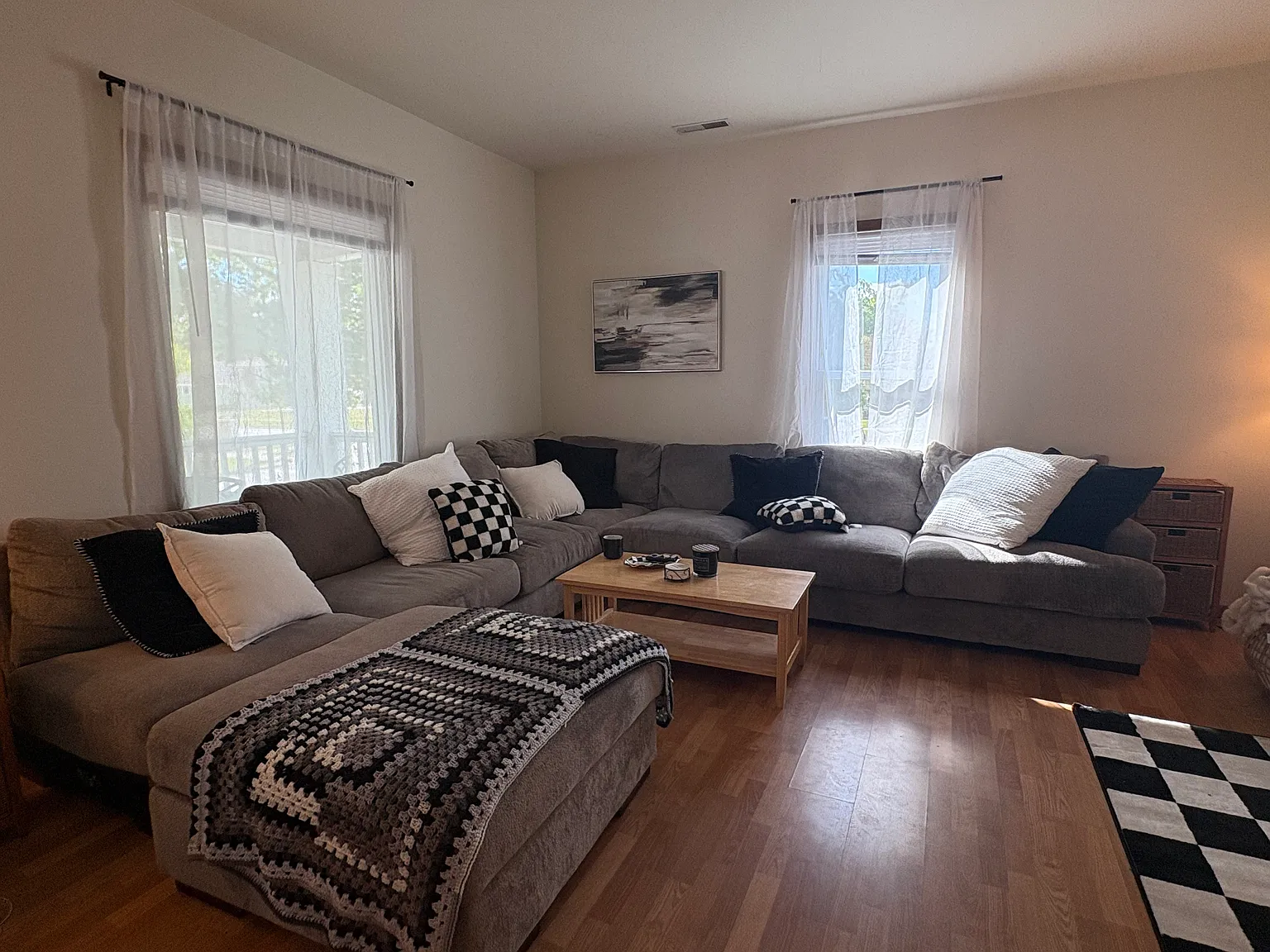 5 bed, 1792 sqft, $3,645 — Photo 3