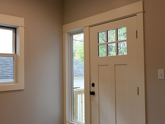 4th image of 1020 E Maxwell Ln