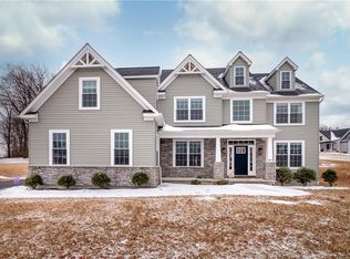 8876 Valley West Dr, Breinigsville, PA 18031