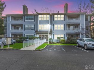 2206 Candlelight Ct, Helmetta, NJ 08828