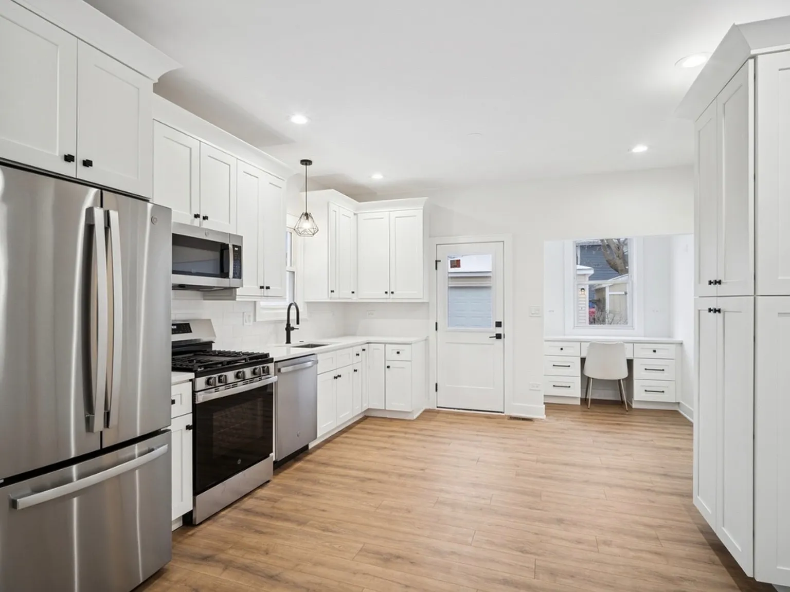 4 bed, 1500 sqft, $3,450 — Photo 2
