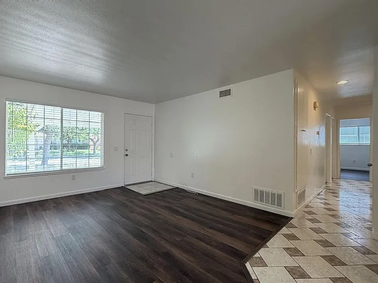 539 Hidalgo Ave — Photo 4