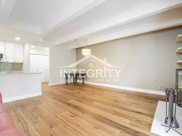 1365 Columbine St #102 — Photo 8