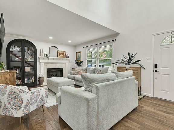 4th image of 145 Ridgestone Dr NW