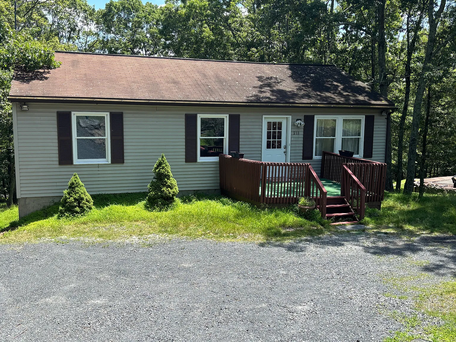 211 Mallard Ln — Photo 1