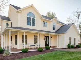 128 Paradise Ln, Sturbridge, MA 01518