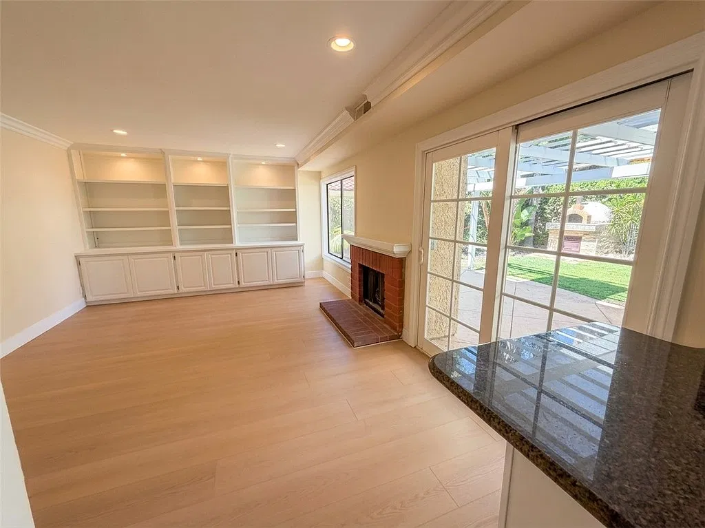 3 bed, 2.5 bath, 1623 sqft, $5,000 — Photo 4