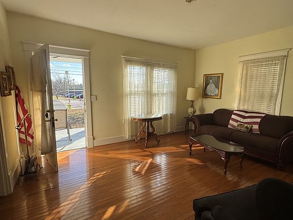 4th image of 218 Antioch Pike