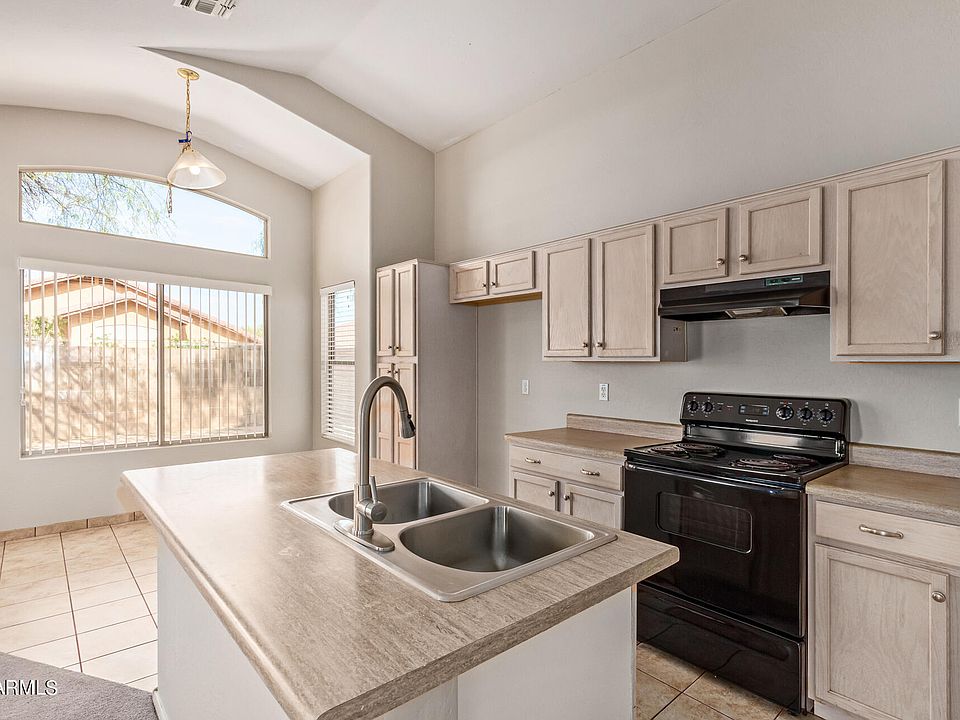 1st image of 1460 E 10TH Place