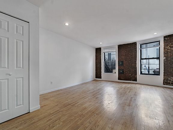 3rd image of 130 E 96th St APT 3A