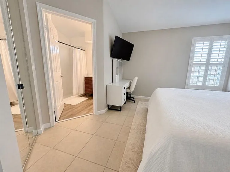 6135 Drake St — Photo 12
