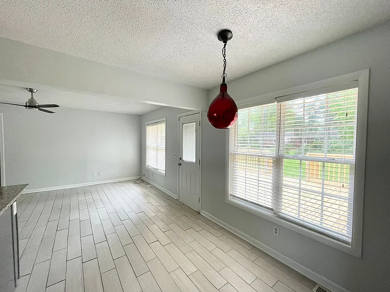 2112 Chandler Ave — Photo 10