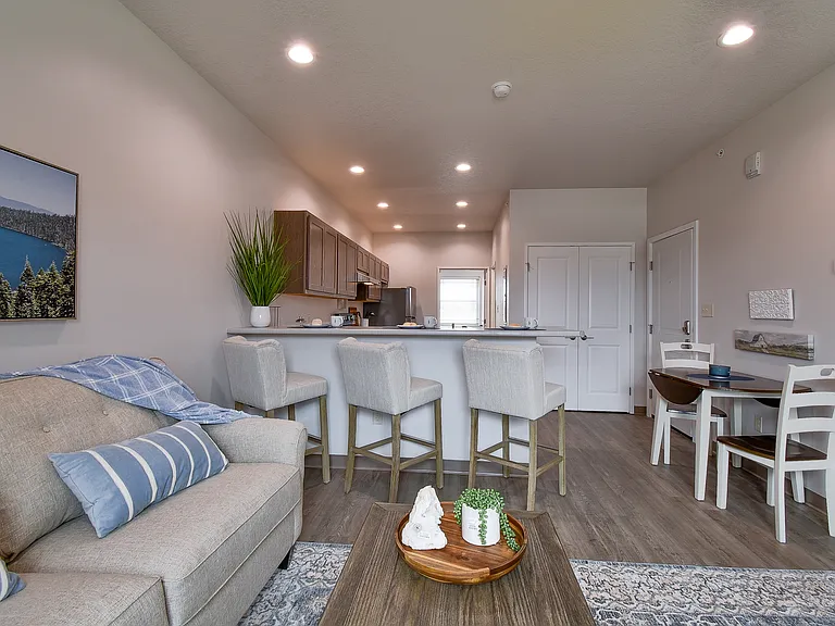 Crossroads Place Apartments — Photo 45