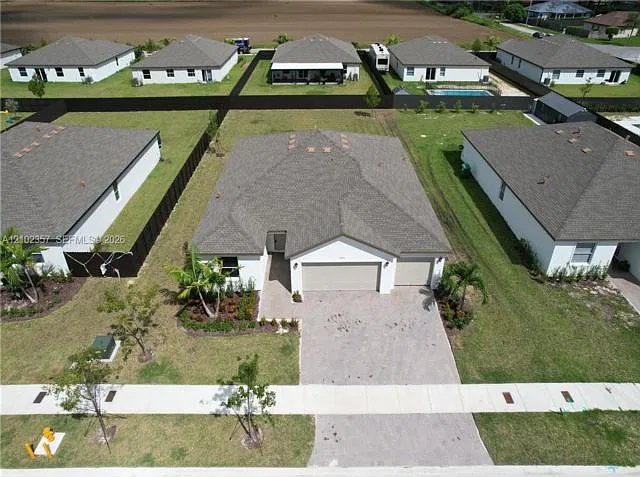 4 bed, 3.0 bath, 2240 sqft, $4,450 — Photo 2