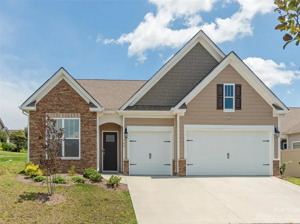 768 Summerfield Pl, Flat Rock, NC 28731