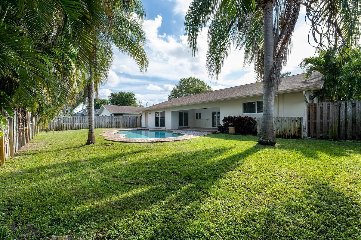 Building Photo - 4695 Brandywine Dr