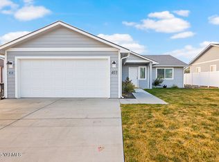 403 Pear Dr, Tieton, WA 98947
