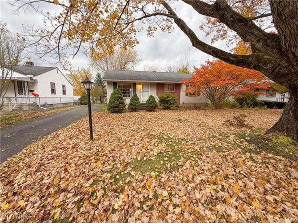 3380 Sunnybrooke Dr, Youngstown, OH 44511