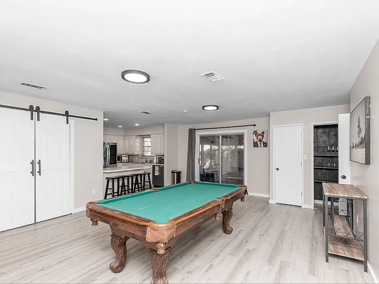 705 Bradford Dr — Photo 8