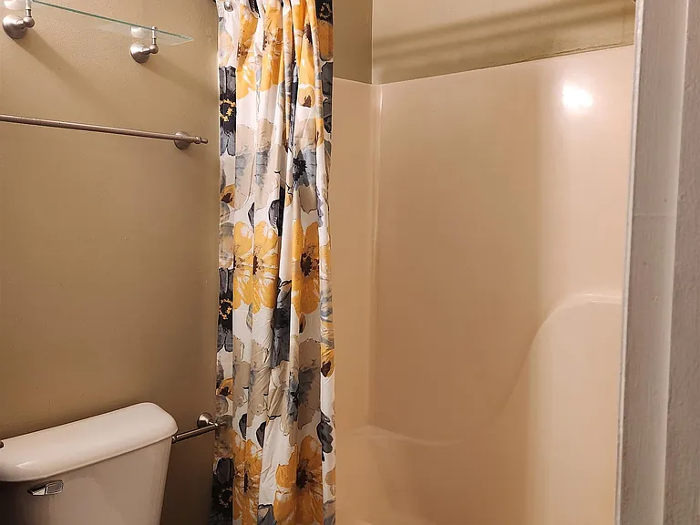 1394 Bradley Dr — Photo 21