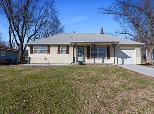 902 SW Lea Dr, Lees Summit, MO 64081