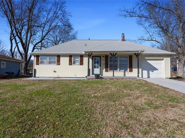 902 SW Lea Dr, Lees Summit, MO 64081