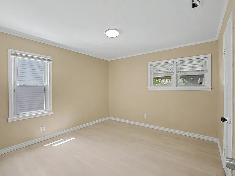 21106 Atlantic Ave — Photo 22