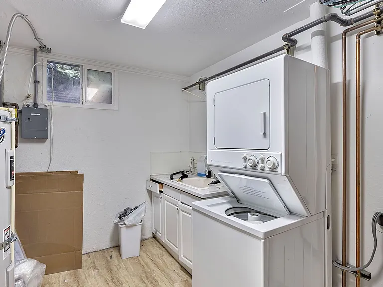 1 Bed 1 Bath in Prime NW District! — Photo 16