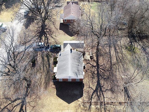 5th image of 10033 Knollcrest Dr