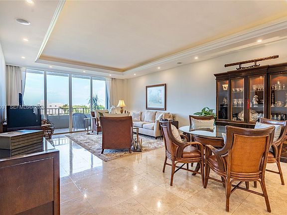 3rd image of 151 Crandon Blvd APT 626