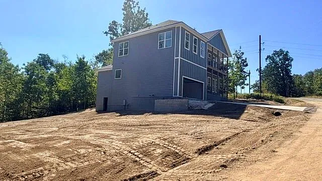 3 bed, 2.5 bath, 2900 sqft, $3,390 — Photo 2