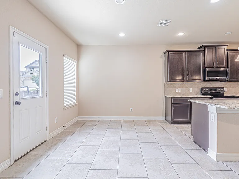 5488 Devonwood St — Photo 17