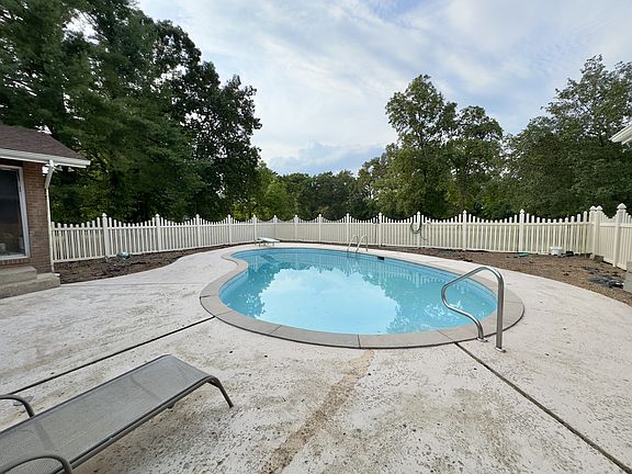 2nd image of 104 Teepee Ln